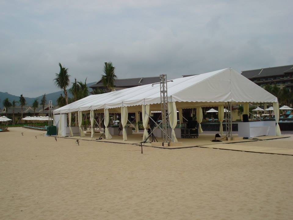 Tent with open side walls